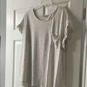 Women's Cream Top with Pink heart Accents size 1xl. Great with many outfits